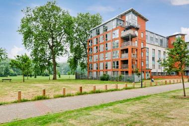Two Double Bedrooms at Southwold Road, Clapton, 9PB