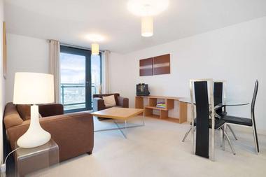 Beautiful One Bedroom Apartment at Eluna Building, Wapping Lane, London, E1W, 2RG