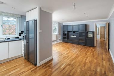 Two Double Bedrooms at Upper Rawreth Walk, Islington, 8TW