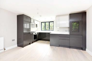 Two spacious double bedrooms at High Street, Wimbledon, 7RG